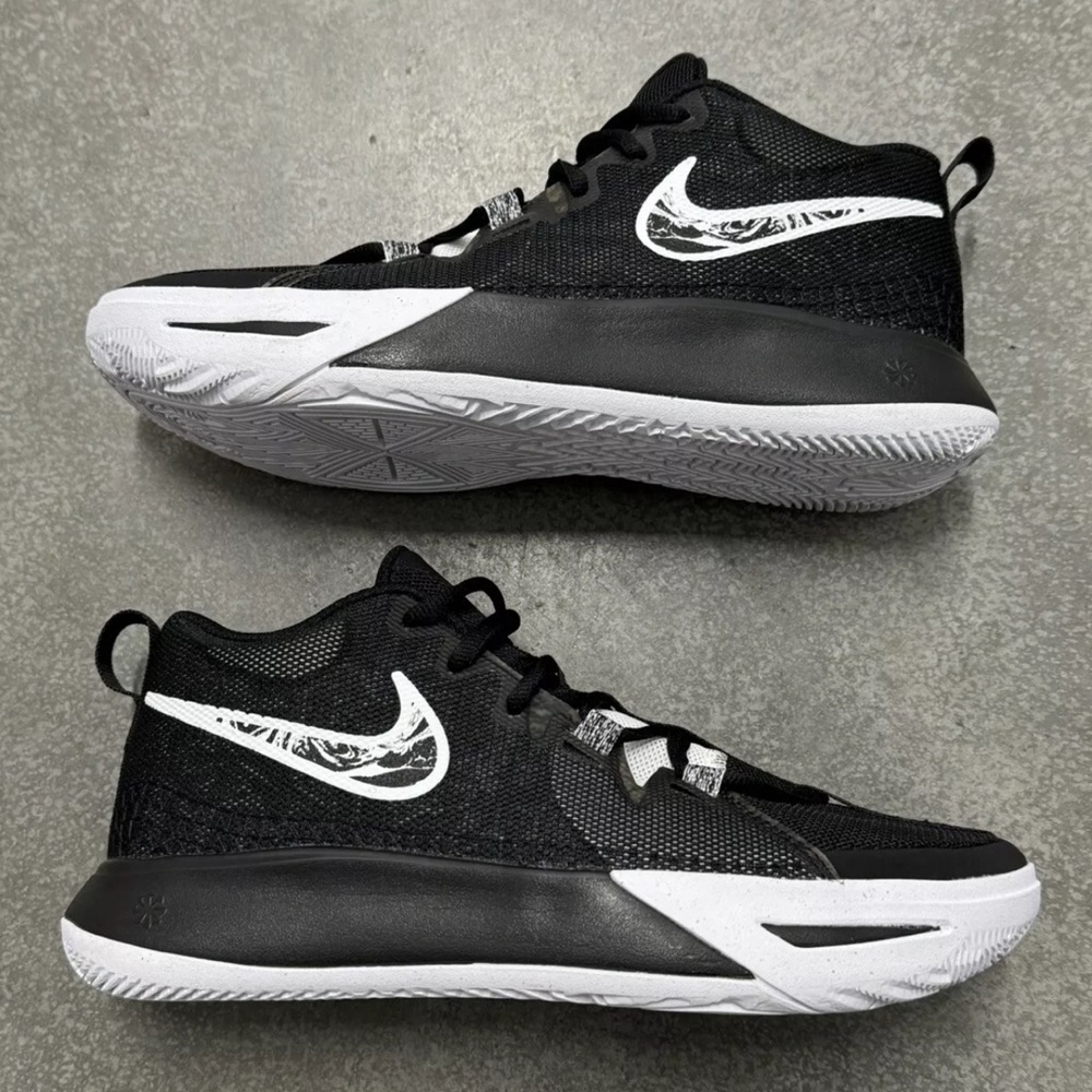 COPY - KYRIE FLYTRAP 6 'BLACK WHITE'  size 7